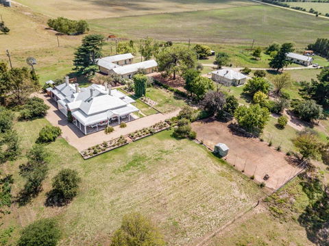 Alloway Bank - Accommodation Brunswick Heads 1