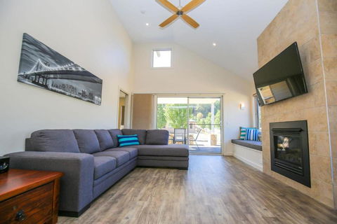 Amber Mist Villa - One - Accommodation Brunswick Heads 0