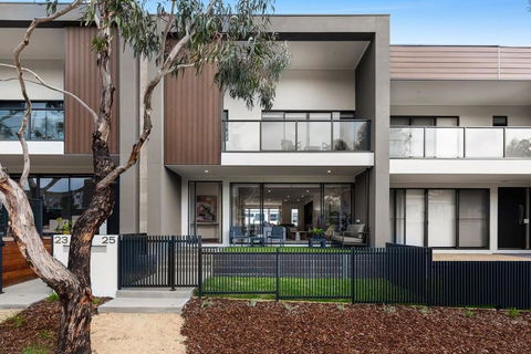Anchorage Villa - Pet Friendly Marina Townhouse By The Beach - Accommodation Brunswick Heads 0