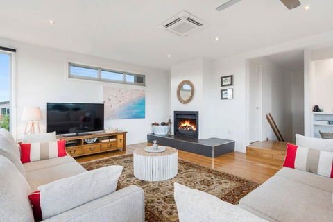 Aires Coastal Beach House Luxury With Ocean Views - Accommodation Brunswick Heads 4