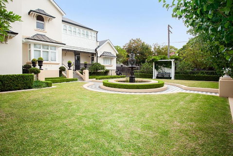 Art Deco Designer Studio In Lewisham - Accommodation Brunswick Heads 4