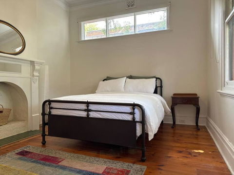 Artsy North Melbourne 2-Bedder - Accommodation Brunswick Heads 2