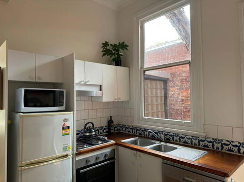 Artsy North Melbourne 2-Bedder - Accommodation Brunswick Heads 3