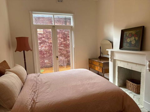 Artsy North Melbourne 2-Bedder - Accommodation Brunswick Heads 4