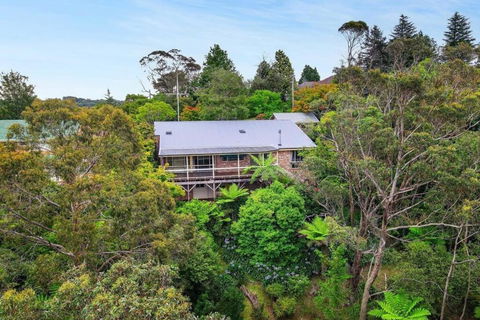 Azimuth - Spacious Family Retreat With City Views - Accommodation Brunswick Heads 0