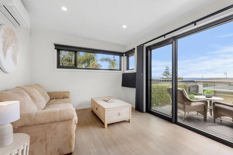 Azure Studio - Ocean Glimpses - 3 Mins Walk To Beach - Accommodation Brunswick Heads 1