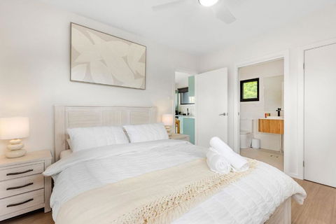 Azure Studio - Ocean Glimpses - 3 Mins Walk To Beach - Accommodation Brunswick Heads 3
