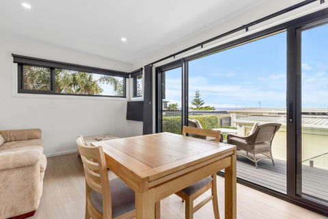 Azure Studio - Ocean Glimpses - 3 Mins Walk To Beach - Accommodation Brunswick Heads 4