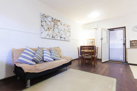 B3 Crawley Apartment 1 BRM & Sleepout Near UWA - Accommodation Brunswick Heads 0