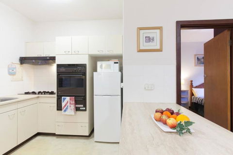 B3 Crawley Apartment 1 BRM & Sleepout Near UWA - Accommodation Brunswick Heads 4