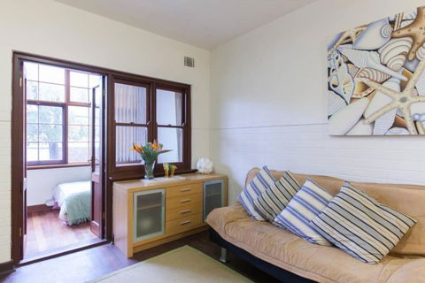 B3 Crawley Apartment 1 BRM & Sleepout Near UWA - Accommodation Brunswick Heads 3