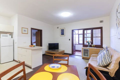 B3 Crawley Apartment 1 BRM & Sleepout Near UWA - Accommodation Brunswick Heads 2