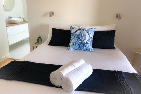 BAY OF FIRES BEACH SHACK Ocean Views From A Modern Beachhouse - Accommodation Brunswick Heads 1