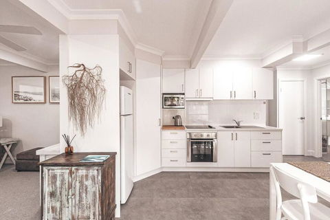 BAY PROPERTIES . Summer Salt On Main - Accommodation Brunswick Heads 4
