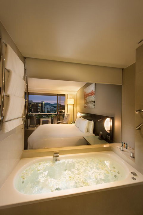 Hilton Cairns - Accommodation Brunswick Heads 22