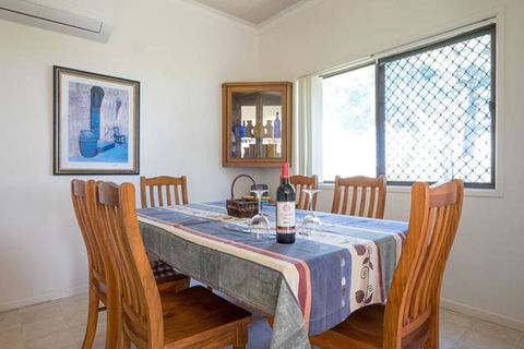 Keith\'s Place, 1 Of The 3 Most Popular Units On Bribie - Accommodation Brunswick Heads 13