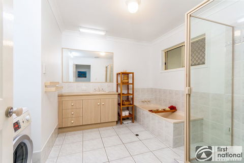 Immaculate Spacious Second Floor Unit Overlooking Pristine Parklands - Accommodation Brunswick Heads 1