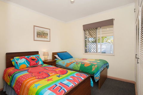 Lowset, Pet Friendly Cottage - Sunset Ave, Bongaree - Accommodation Brunswick Heads 7