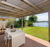 Lowset home on the canal - Dolphin Dr Bongaree - Accommodation Brunswick Heads