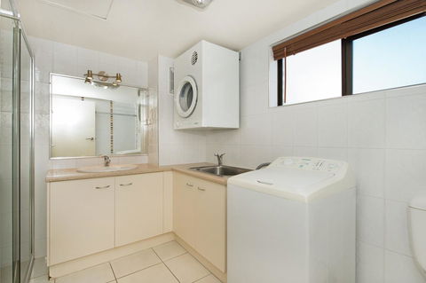 Waterviews,Pool, Wifi Its All Here !- Welsby Pde, Bongaree - Accommodation Brunswick Heads 9