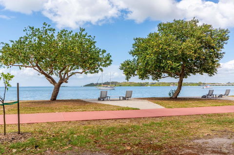 Charm And Comfort In This Ground Floor Unit With Water Views! Welsby Pde, Bongaree - Accommodation Brunswick Heads 15