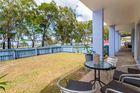 Charm And Comfort In This Ground Floor Unit With Water Views! Welsby Pde, Bongaree - Accommodation Brunswick Heads 0
