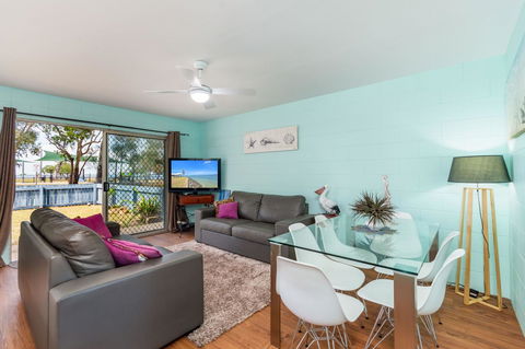 Charm And Comfort In This Ground Floor Unit With Water Views! Welsby Pde, Bongaree - Accommodation Brunswick Heads 14