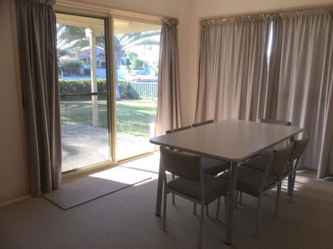 Private Canal Duplex With Pontoon - Oleander Drive, Bongaree - Accommodation Brunswick Heads 9