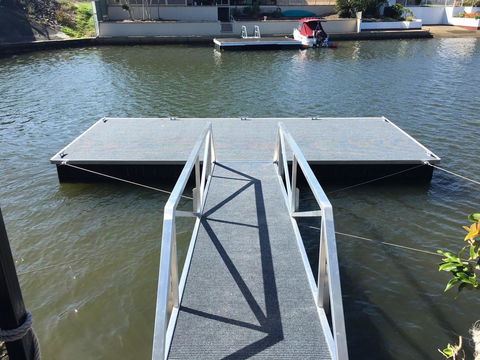 Ground Floor, Family Unit On The Canal With Free WIFI! - Accommodation Brunswick Heads 2