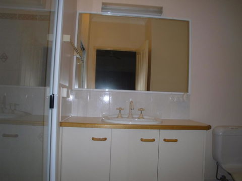 Ground Floor, Family Unit On The Canal With Free WIFI! - Accommodation Brunswick Heads 3