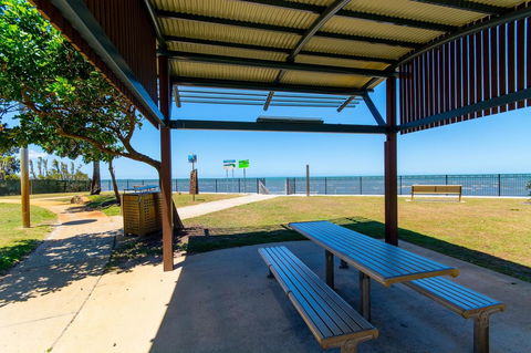 Ground Floor, Family Unit On The Canal With Free WIFI! - Accommodation Brunswick Heads 6