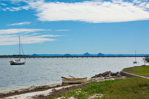 Spacious Unit With Views Of Pumicestone - Wattle Ave, Bongaree - Accommodation Brunswick Heads 7