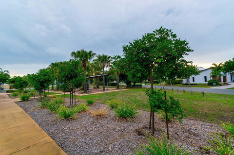 Spacious Unit With Views Of Pumicestone - Wattle Ave, Bongaree - Accommodation Brunswick Heads 15