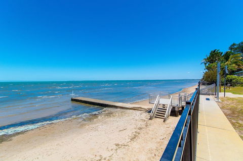 Spacious Unit With Views Of Pumicestone - Wattle Ave, Bongaree - Accommodation Brunswick Heads 10