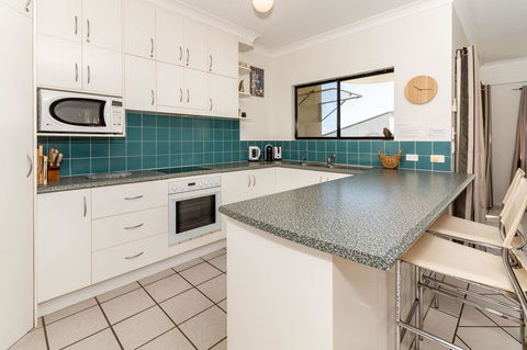 Waterfront Views From Private Rooftop Balcony - Bayview South Esp, Bongaree - Accommodation Brunswick Heads 8