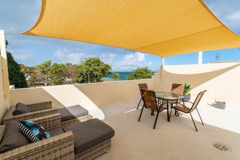 Waterfront Views From Private Rooftop Balcony - Bayview South Esp, Bongaree - Accommodation Brunswick Heads 12