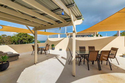 Waterfront Views From Private Rooftop Balcony - Bayview South Esp, Bongaree - Accommodation Brunswick Heads 18