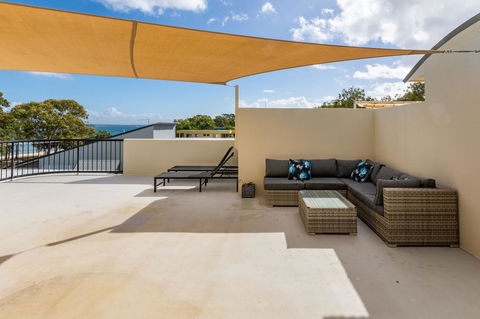 Waterfront Views From Private Rooftop Balcony - Bayview South Esp, Bongaree - Accommodation Brunswick Heads 13