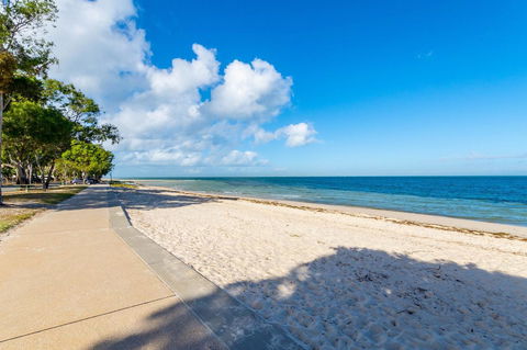 Waterfront Views From Private Rooftop Balcony - Bayview South Esp, Bongaree - Accommodation Brunswick Heads 1