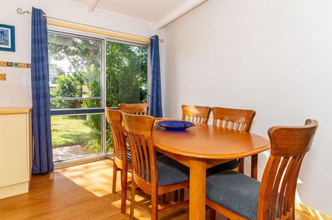 Pet Friendly Cottage In The Heart Of Bribie - Wirraway St, Bongaree - Accommodation Brunswick Heads 1