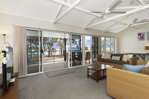 Waterfront Retreat With Room For A Boat - Welsby Pde, Bongaree - Accommodation Brunswick Heads 6
