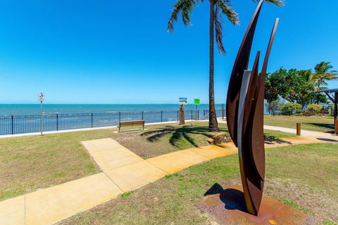 Waterfront Retreat With Room For A Boat - Welsby Pde, Bongaree - Accommodation Brunswick Heads 7