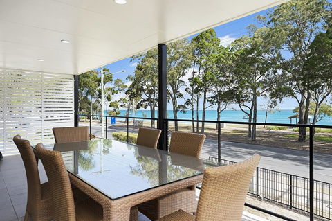 Waterfront Retreat With Room For A Boat - Welsby Pde, Bongaree - Accommodation Brunswick Heads 13
