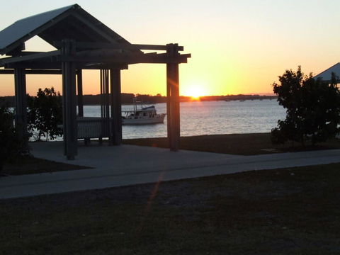 Waterfront Retreat With Room For A Boat - Welsby Pde, Bongaree - Accommodation Brunswick Heads 12