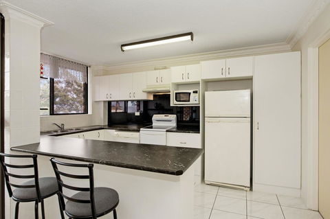 Huge Top Floor Unit Across The Road....Waterfront!! - Accommodation Brunswick Heads 7