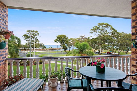 Huge Top Floor Unit Across The Road....Waterfront!! - Accommodation Brunswick Heads 0