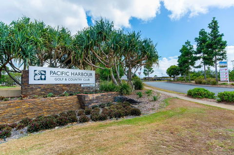 Huge Top Floor Unit Across The Road....Waterfront!! - Accommodation Brunswick Heads 17