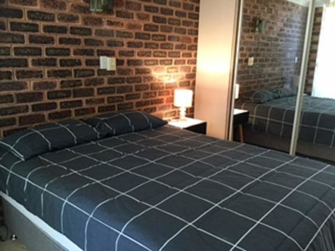 Huge Top Floor Unit Across The Road....Waterfront!! - Accommodation Brunswick Heads 6