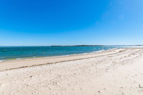 Great Views, Ground Floor Unit Clearview Apartments South Esplande, Bongaree - Accommodation Brunswick Heads 9