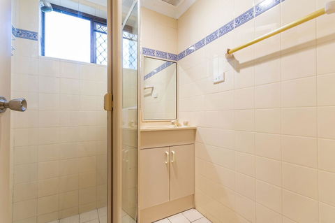 Great Views, Ground Floor Unit Clearview Apartments South Esplande, Bongaree - Accommodation Brunswick Heads 8